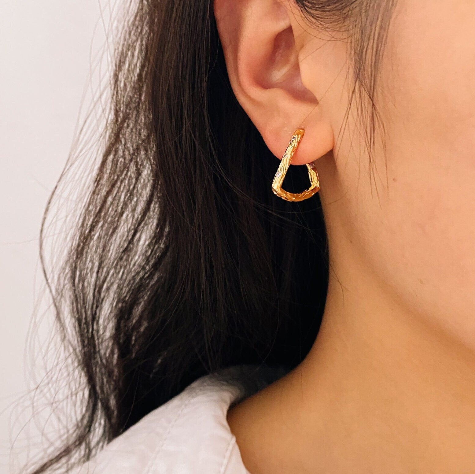 4pcs Triangle Bar Ear Posts 21mm, Gold Plated Brass, Geometric Rustic Earring Studs (GB-2605)